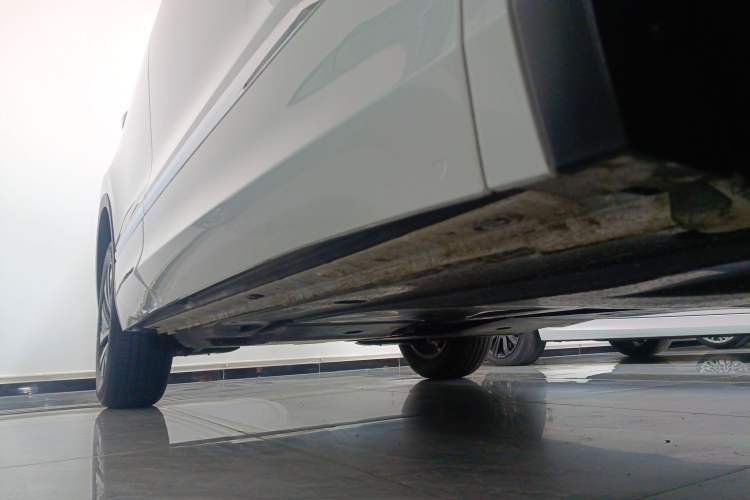 Used Volkswagen Tiguan L New Energy 2023 430 PHEV Plug-in Hybrid Prestige Edition Right Side Sill