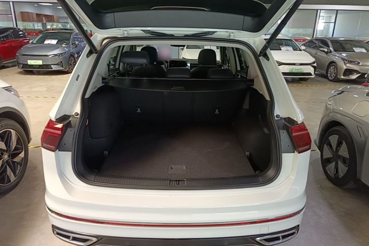 Used Volkswagen Tiguan L New Energy 2023 430 PHEV Plug-in Hybrid Prestige Edition Trunk