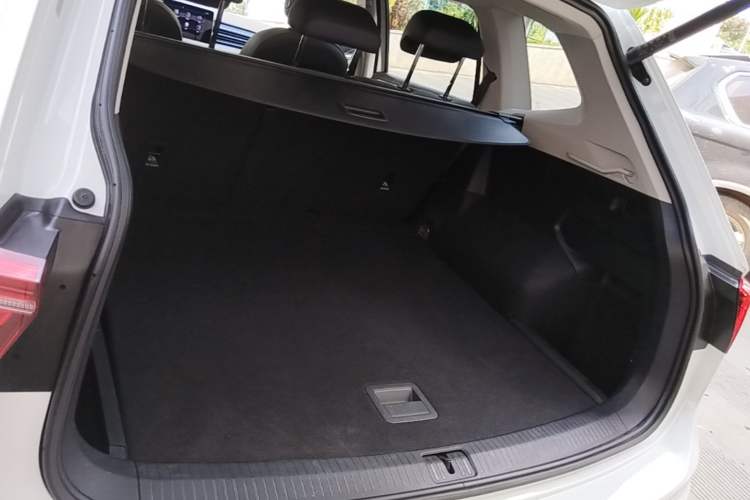 Used Volkswagen Tiguan L New Energy 2023 430 PHEV Plug-in Hybrid Prestige Edition Trunk