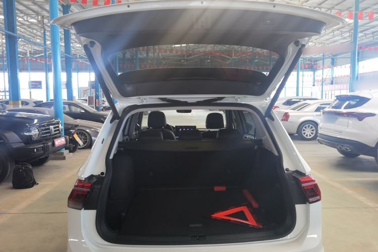 Used Volkswagen Tiguan L New Energy 2023 430 PHEV Plug-in Hybrid Flagship Edition Trunk