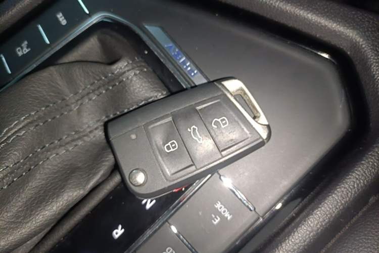 Used Volkswagen Tiguan L New Energy 2023 430 PHEV Plug-in Hybrid Prestige Edition Vehicle Key