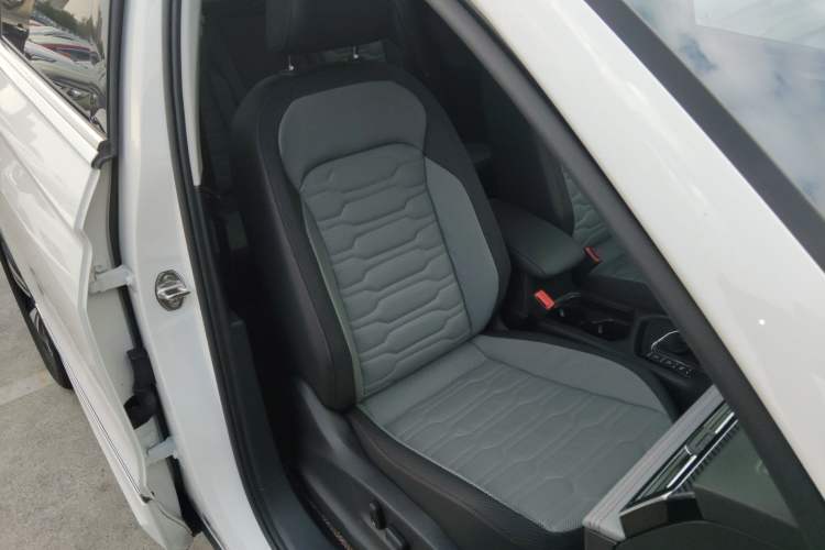 Used Volkswagen Tiguan X 2022 330TSI Two-Wheel-Drive Flagship Edition Right Front Seat