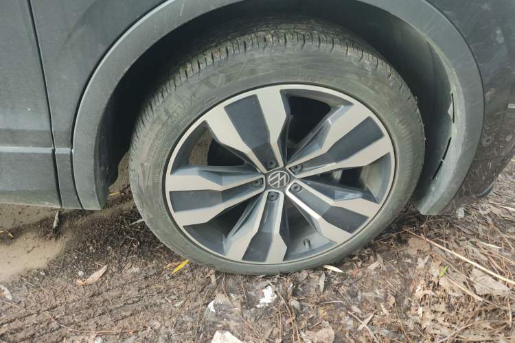 Used Volkswagen Tiguan X 2021 330TSI Two-Wheel-Drive Prestige Flagship Edition Right Front Wheel Hub