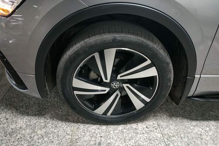 Used Volkswagen Tiguan X 2021 330TSI Two-Wheel Drive Enjoyment Version Left Front Wheel Hub