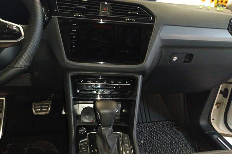 Used Volkswagen Tiguan X 2021 330TSI Two-Wheel-Drive Flagship Edition Audio And AC Panel