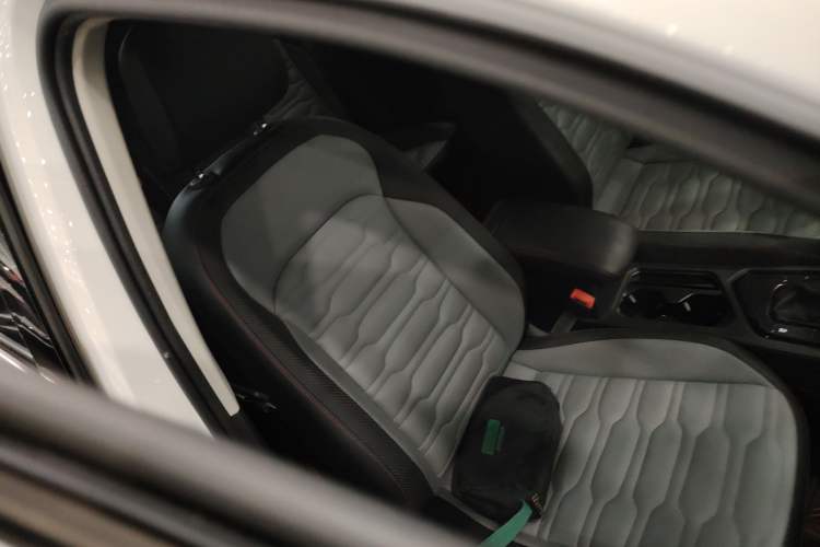 Used Volkswagen Tiguan X 2021 330TSI Two-Wheel Drive Enjoyment Version Right Front Seat