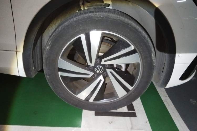 Used Volkswagen Tiguan X 2021 330TSI Two-Wheel-Drive Flagship Edition Right Front Wheel Hub