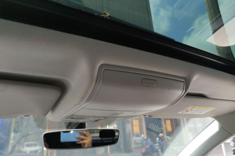 Used Volkswagen Tiguan X 2022 330TSI Two-Wheel-Drive Flagship Edition Headliner