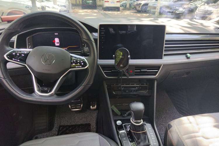 Used Volkswagen Tiguan X 2022 330TSI Two-Wheel-Drive Flagship Edition Center Console