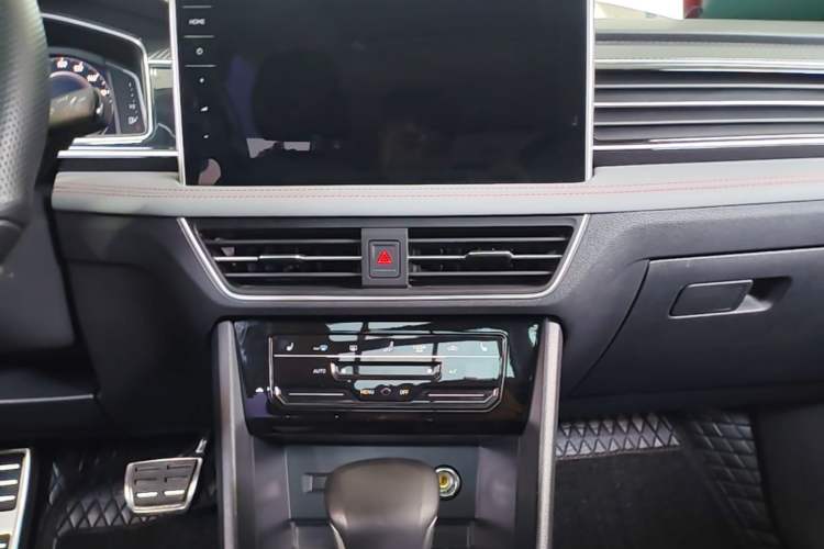 Used Volkswagen Tiguan X 2022 330TSI Two-Wheel-Drive Flagship Edition Audio And AC Panel