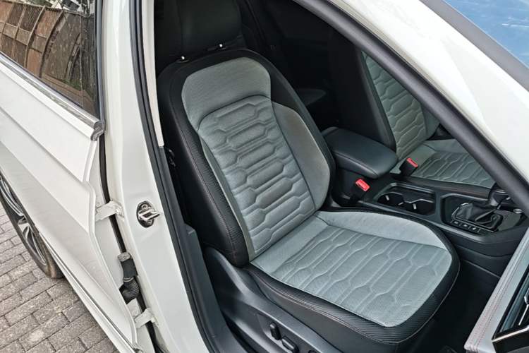Used Volkswagen Tiguan X 2022 330TSI Two-Wheel-Drive Flagship Edition Right Front Seat