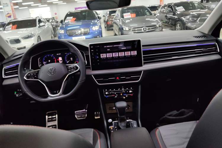Used Volkswagen Tiguan X 2023 330TSI Two-Wheel-Drive Prestige Flagship Edition Center Console