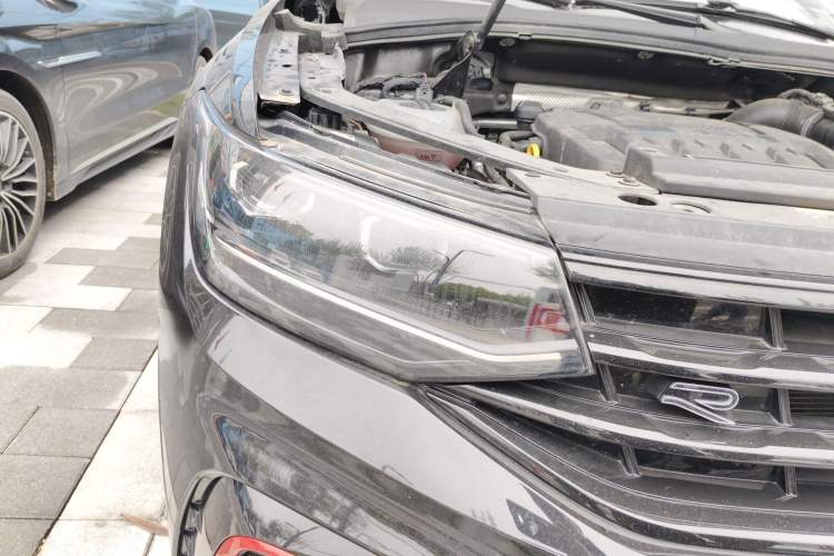 Used Volkswagen Tiguan X 2023 Revised Version 330TSI Two-Wheel-Drive Flagship Edition Right Front Headlight