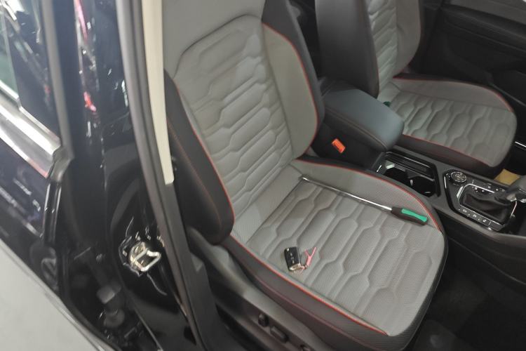 Used Volkswagen Tiguan X 2023 380TSI Four-Wheel Drive Prestige Flagship Edition Right Front Seat
