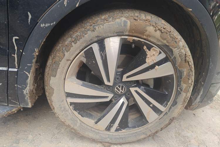Used Volkswagen Tiguan X 2023 Revised Version 330TSI Two-Wheel-Drive Flagship Edition Right Front Wheel Hub