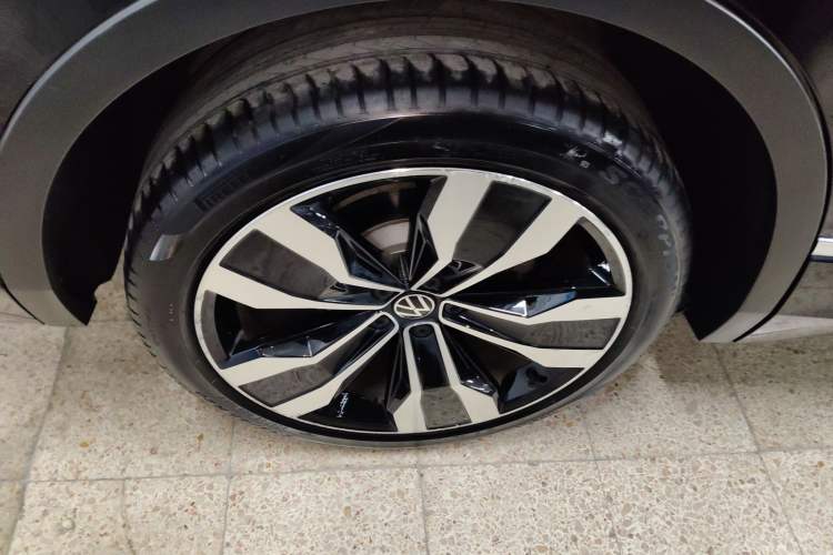 Used Volkswagen Tiguan X 2023 330TSI Two-Wheel-Drive Prestige Flagship Edition Right Rear Wheel Hub