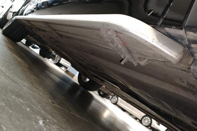 Used Volkswagen Tiguan X 2023 Revised Version 330TSI Two-Wheel-Drive Flagship Edition Right Side Sill