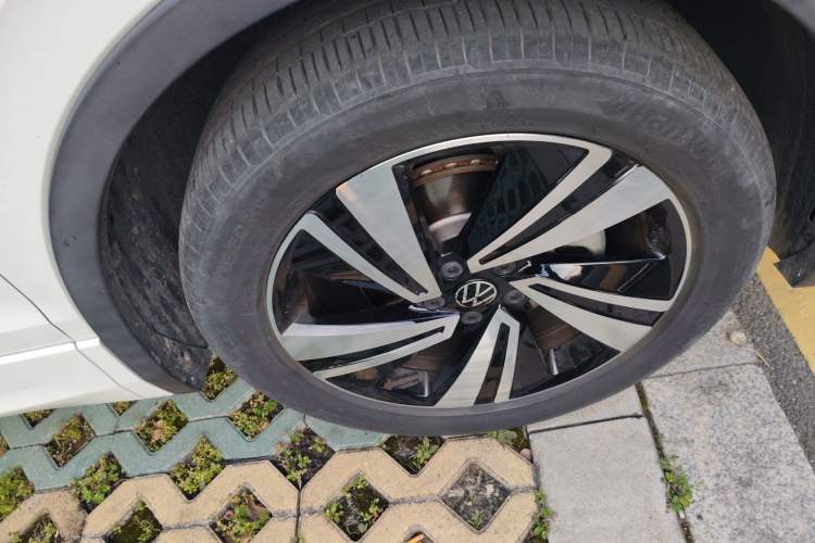 Used Volkswagen Tiguan X 2023 Revised Version 330TSI Two-Wheel-Drive Flagship Edition Right Front Wheel Hub