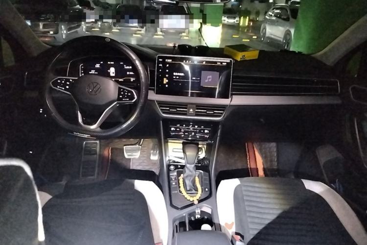 Used Volkswagen Tiguan X 2023 330TSI Two-Wheel Drive Luxury Edition Center Console