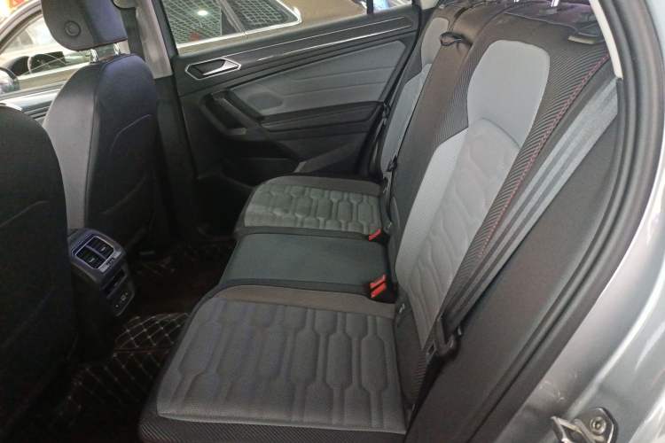Used Volkswagen Tiguan X 2023 Revised Version 330TSI Two-Wheel-Drive Flagship Edition Left Rear Seat