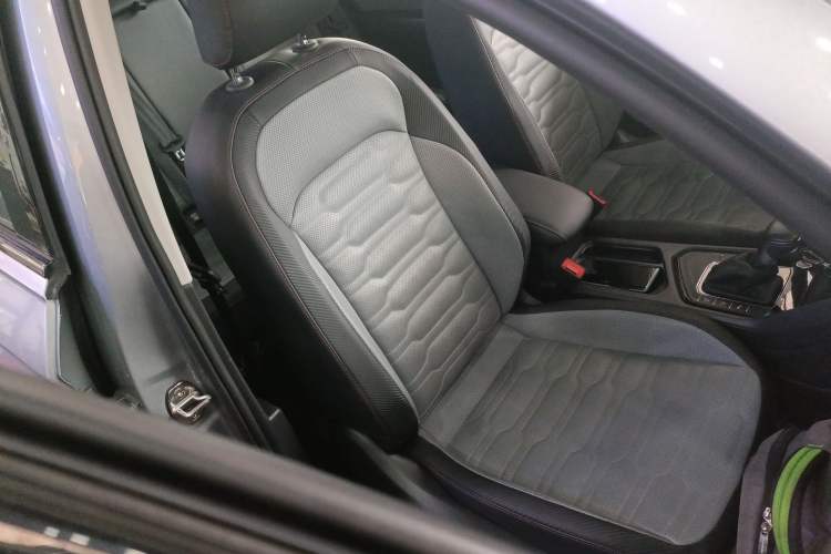 Used Volkswagen Tiguan X 2023 Revised Version 330TSI Two-Wheel-Drive Flagship Edition Right Front Seat