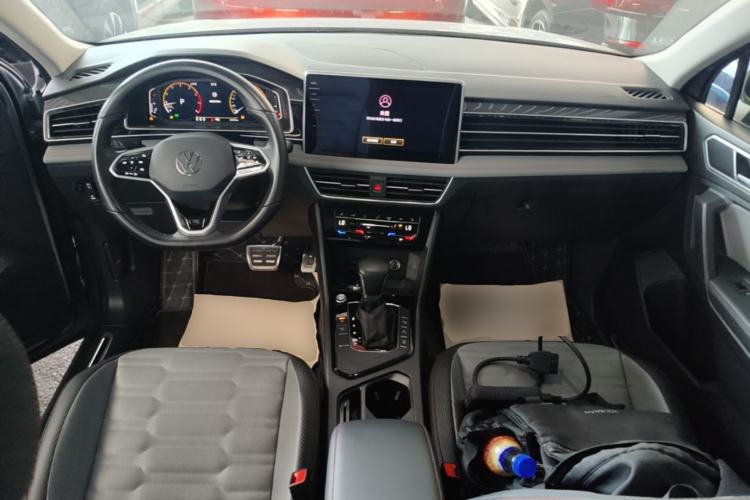 Used Volkswagen Tiguan X 2023 Revised Version 330TSI Two-Wheel-Drive Flagship Edition Center Console