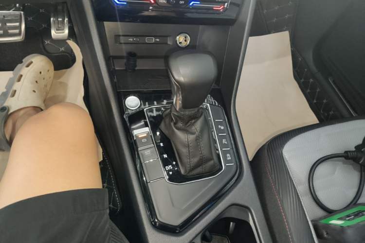 Used Volkswagen Tiguan X 2023 Revised Version 330TSI Two-Wheel-Drive Flagship Edition Gear Lever