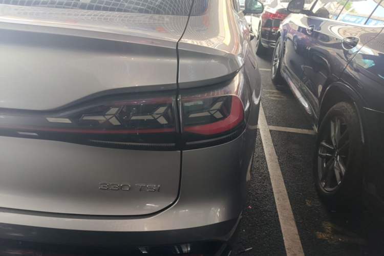 Used Volkswagen Tiguan X 2023 Revised Version 330TSI Two-Wheel-Drive Flagship Edition Right Rear Taillight