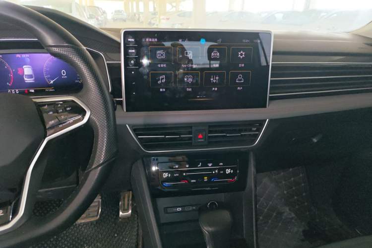 Used Volkswagen Tiguan X 2023 330TSI Two-Wheel Drive Luxury Edition Audio And AC Panel
