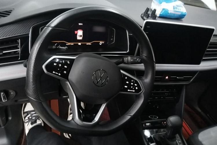Used Volkswagen Tiguan X 2023 Revised Version 330TSI Two-Wheel-Drive Flagship Edition Center Console