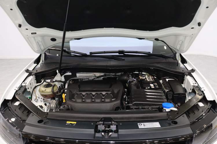 Used Volkswagen Tiguan X 2023 Revised Version 330TSI Two-Wheel-Drive Flagship Edition Engine Bay