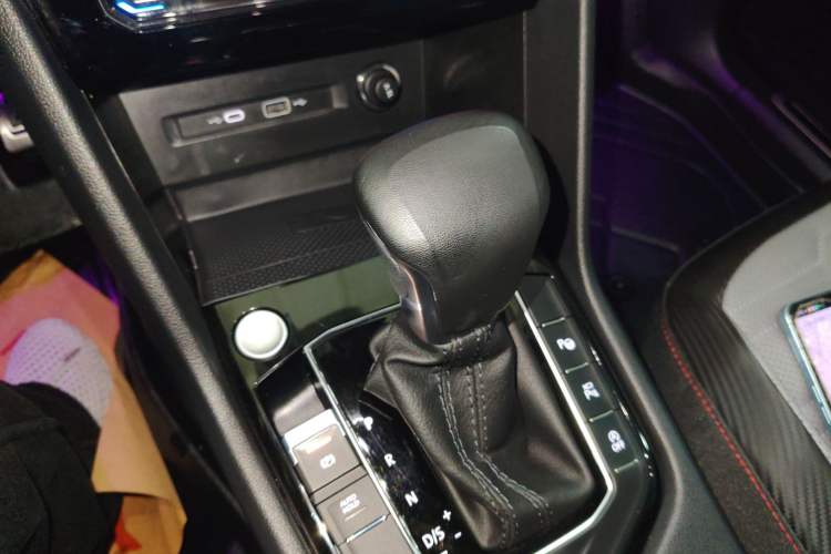 Used Volkswagen Tiguan X 2023 Revised Version 330TSI Two-Wheel-Drive Flagship Edition Gear Lever