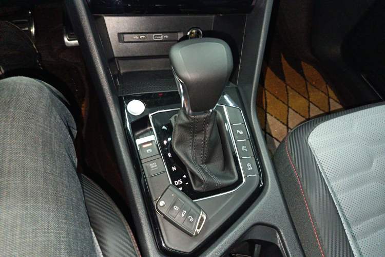 Used Volkswagen Tiguan X 2023 Revised Version 330TSI Two-Wheel-Drive Flagship Edition Gear Lever