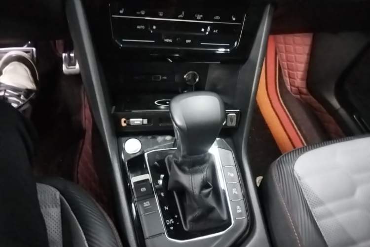Used Volkswagen Tiguan X 2023 Revised Version 330TSI Two-Wheel-Drive Flagship Edition Gear Lever