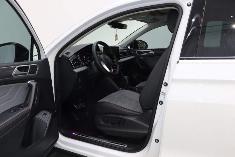 Used Volkswagen Tiguan X 2023 Revised Version 330TSI Two-Wheel-Drive Flagship Edition Left Front Seat