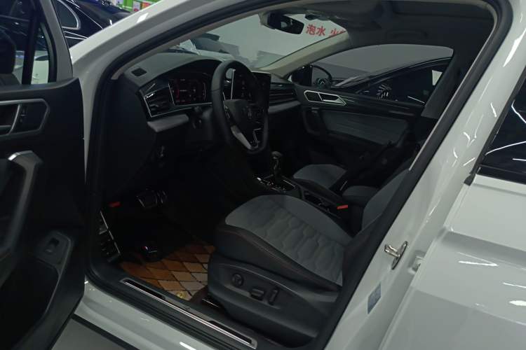 Used Volkswagen Tiguan X 2023 Revised Version 330TSI Two-Wheel-Drive Flagship Edition Left Front Seat