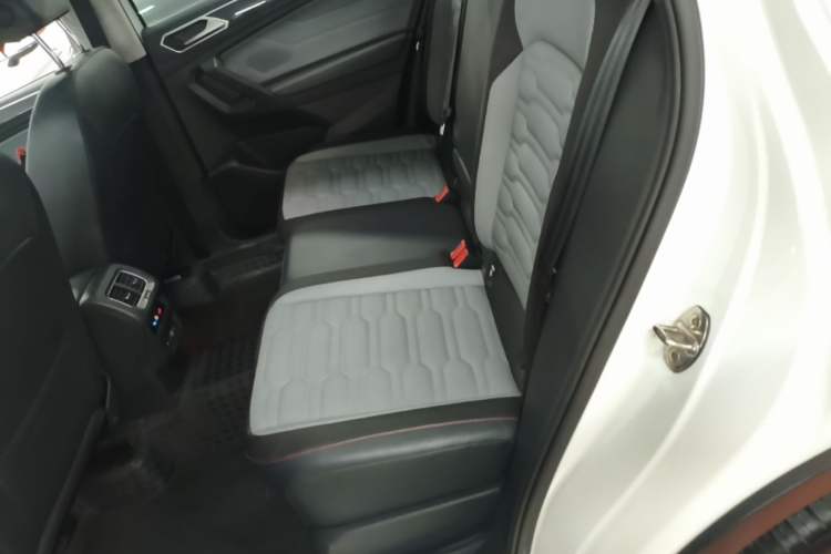 Used Volkswagen Tiguan X 2023 Revised Version 330TSI Two-Wheel-Drive Flagship Edition Left Rear Seat