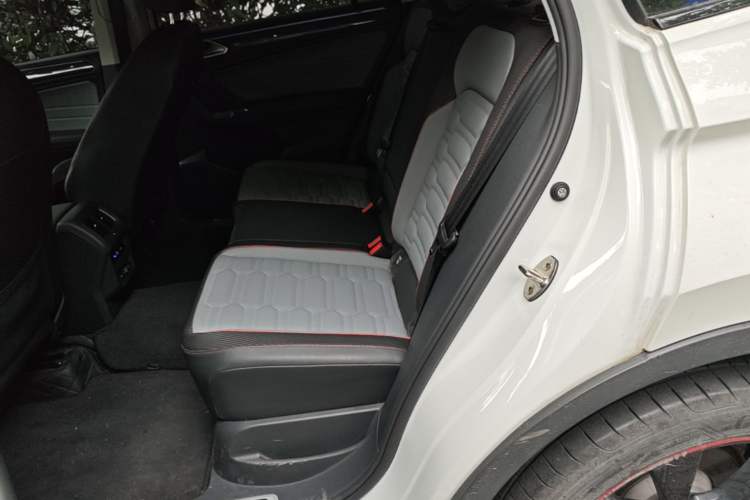 Used Volkswagen Tiguan X 2023 Facelift 330TSI Two-Wheel-Drive Prestige Flagship Edition Left Rear Seat