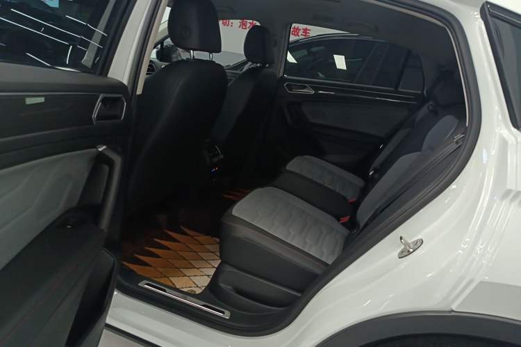 Used Volkswagen Tiguan X 2023 Revised Version 330TSI Two-Wheel-Drive Flagship Edition Left Rear Seat