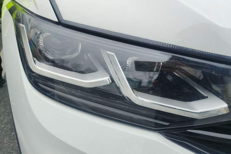 Used Volkswagen Tiguan X 2023 Facelift 330TSI Two-Wheel-Drive Prestige Flagship Edition Right Front Headlight