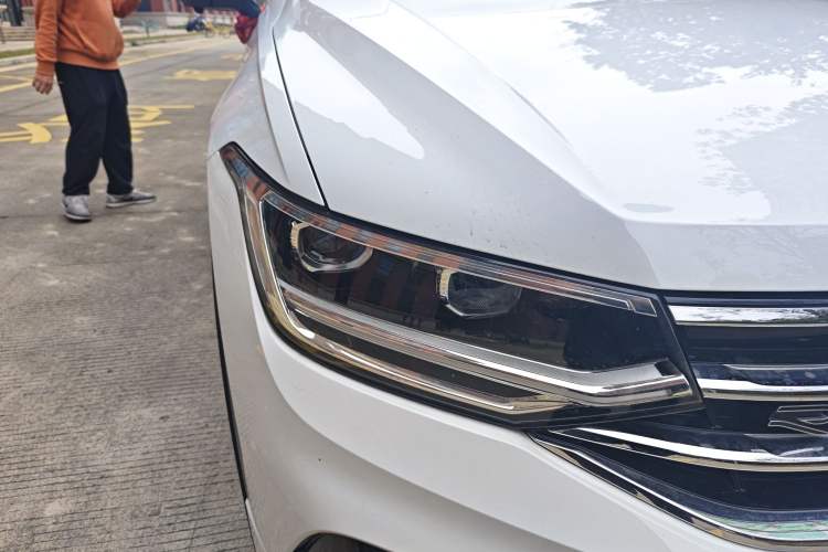 Used Volkswagen Tiguan X 2023 Revised Version 330TSI Two-Wheel Drive Enjoyment Edition Right Front Headlight