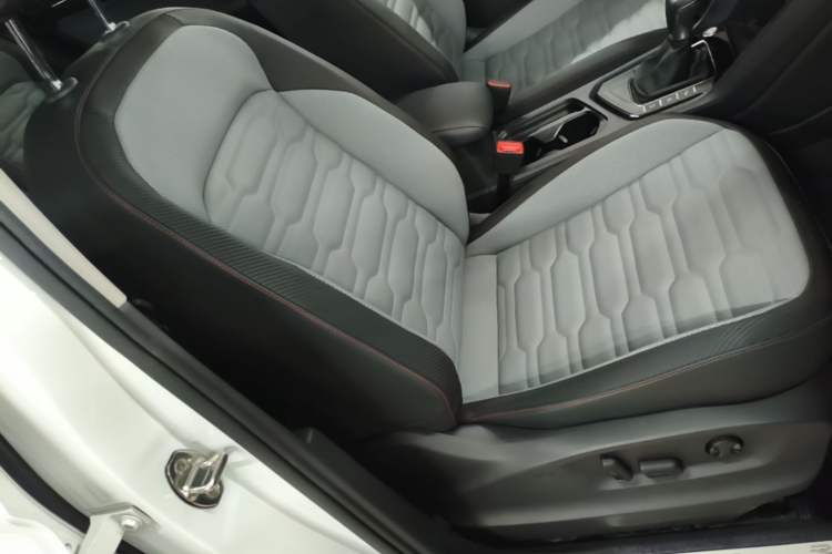 Used Volkswagen Tiguan X 2023 Revised Version 330TSI Two-Wheel-Drive Flagship Edition Right Front Seat