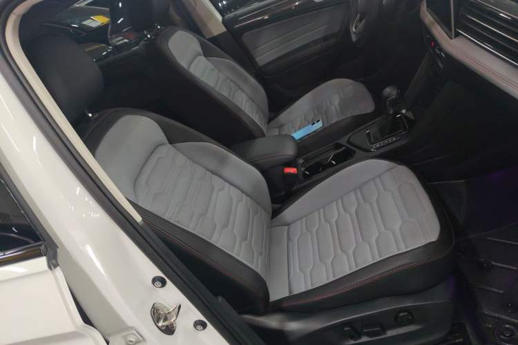 Used Volkswagen Tiguan X 2023 Revised Version 330TSI Two-Wheel-Drive Flagship Edition Right Front Seat
