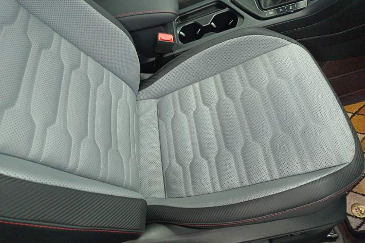 Used Volkswagen Tiguan X 2023 Revised Version 330TSI Two-Wheel-Drive Flagship Edition Right Front Seat