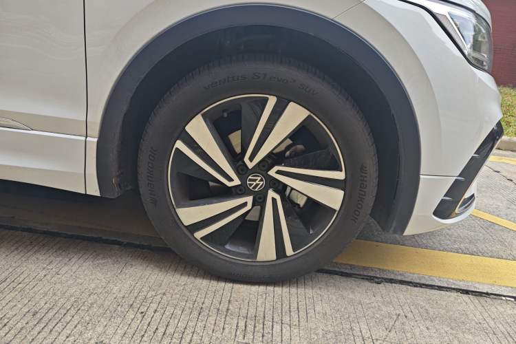 Used Volkswagen Tiguan X 2023 Revised Version 330TSI Two-Wheel Drive Enjoyment Edition Right Front Wheel Hub