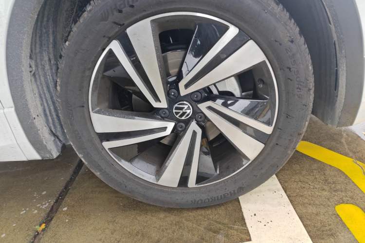 Used Volkswagen Tiguan X 2023 330TSI Two-Wheel-Drive Flagship Edition Right Front Wheel Hub