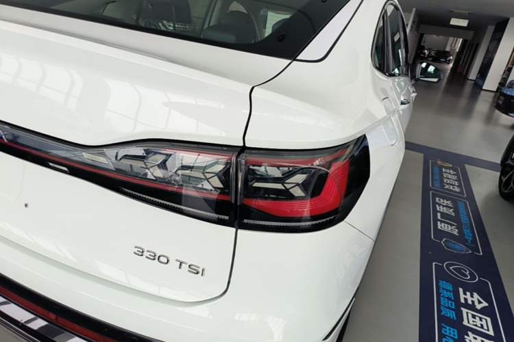 Used Volkswagen Tiguan X 2023 Revised Version 330TSI Two-Wheel-Drive Flagship Edition Right Rear Taillight