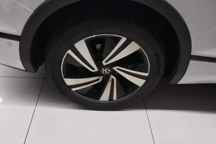 Used Volkswagen Tiguan X 2023 Revised Version 330TSI Two-Wheel-Drive Flagship Edition Right Rear Wheel Hub