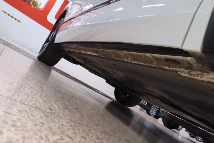 Used Volkswagen Tiguan X 2023 Revised Version 330TSI Two-Wheel-Drive Flagship Edition Right Side Sill
