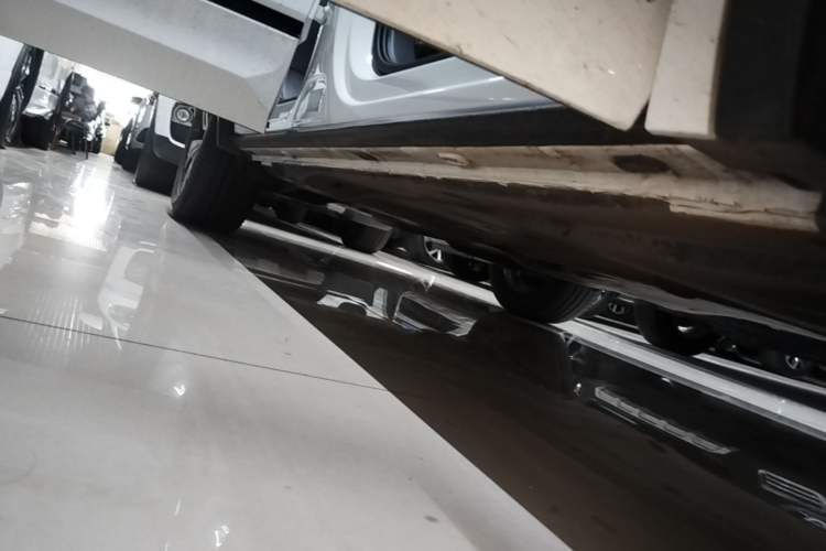 Used Volkswagen Tiguan X 2023 Revised Version 330TSI Two-Wheel-Drive Flagship Edition Right Side Sill